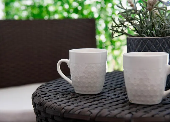 Gold Feather 2bedroom Center Location And Pool Appartamento Ayia Napa